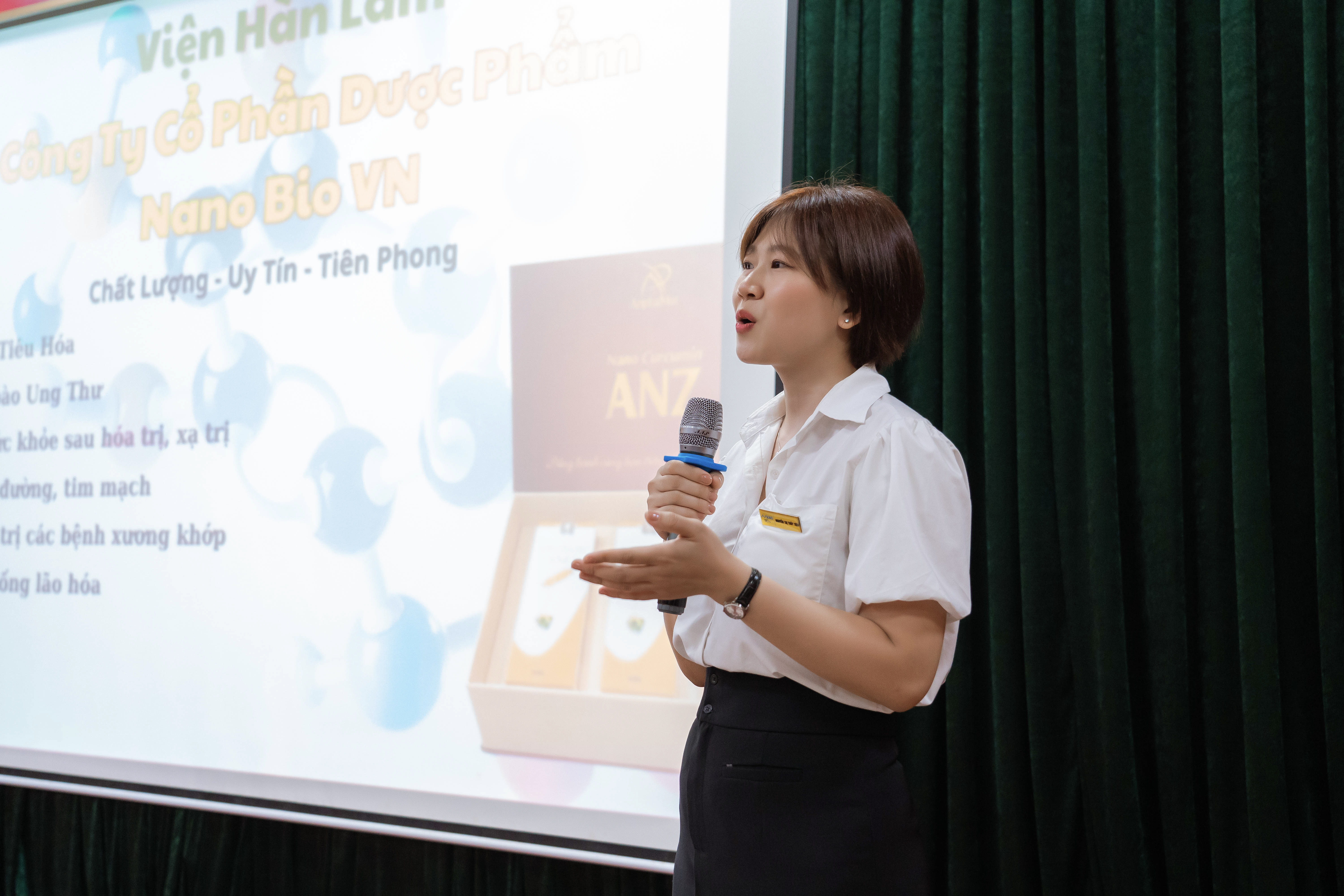 Doanh nhân Thủy Tiên - Cầu nối giữa khoa học và cộng đồng